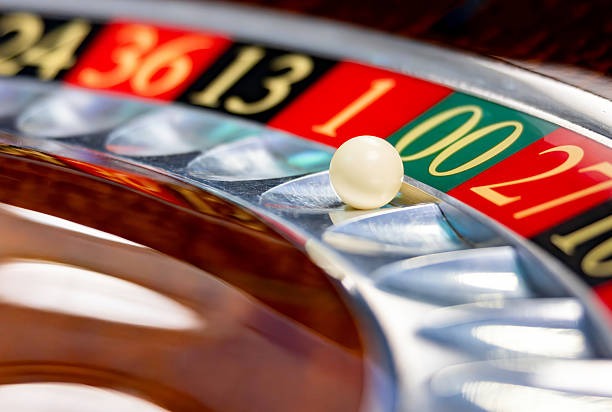 Hood vs Wolf slot interface showing multiplier counter and reel layout