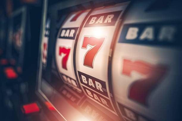 Phoenix Rises slot interface showing multiplier counter and reel layout